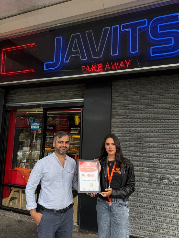 Javits Wester Hailes Branch get the best fish and chips award at the Mealzo 2025 Takeaway 
Awards. 